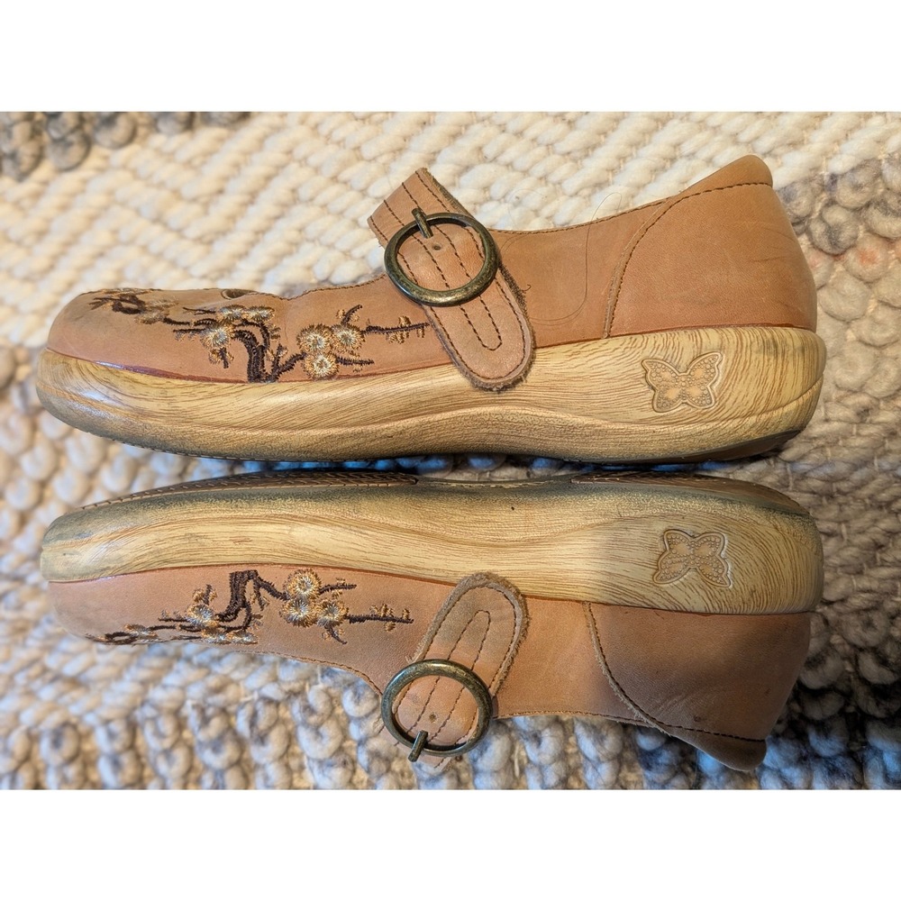 Alegria Kourtney Tan Leather Floral Embroidered Mary Jane Clogs Size 37 6.5 - Picture 7 of 9